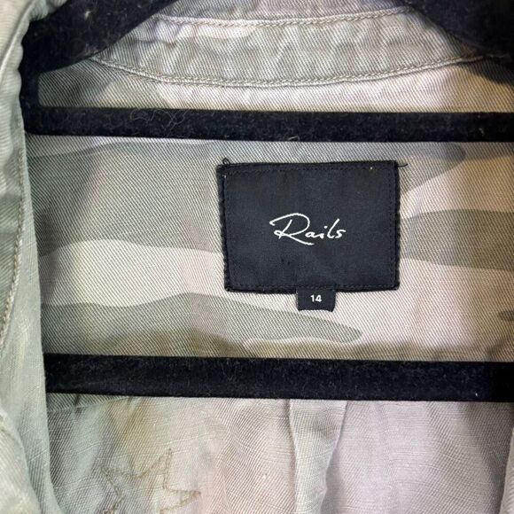 Rails Girl's Green Camo with Star Print Button Front Shirt Size 14 - Picture 4 of 6